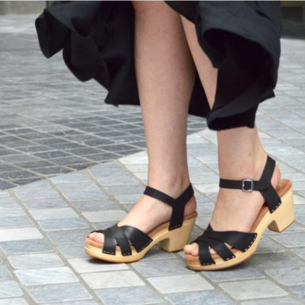 New Tom's Beatrix black leather sandals clogs size 7 womens